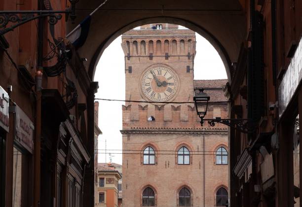 Of Tortellini, Giant Bubbles, and Magical Corridors - Bologna (Florence Week 7)