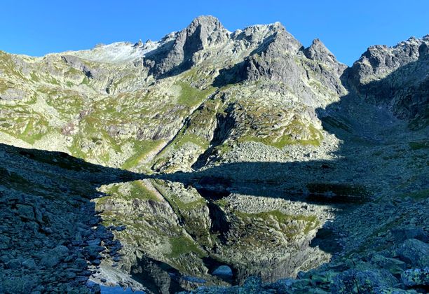 Sierpień 2021 na szlakach. Wokół Kotliny Kłodzkiej, Beskid Wyspowy oraz wreszcie Rysy zdobyte.
