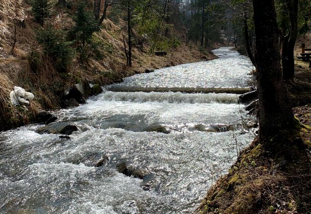 Przedwiośnie na Wielkiej Raczy. Piękność na ścieżce, widok na Tatry i ostatni raz raczki tej zimy.
