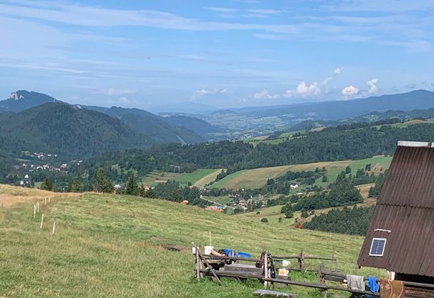 Dobrze nie być w Tatrach. Trzy grzbiety pasma Radziejowej w słońcu i w deszczu.