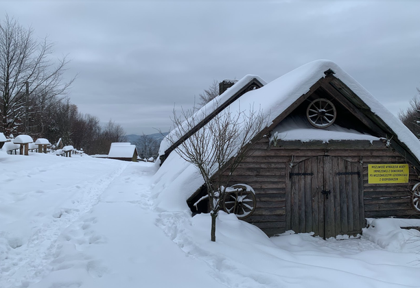 Idealna trasa na grudniowy dzień. Beskid Makowski: Poręba - Kamienniki - Polana Sucha - Kudłacze.