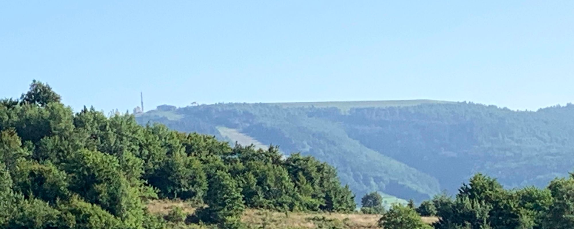 Leniwy koniec aktywnego urlopu.  Czupel z zapory w Tresnej (Beskid Mały).