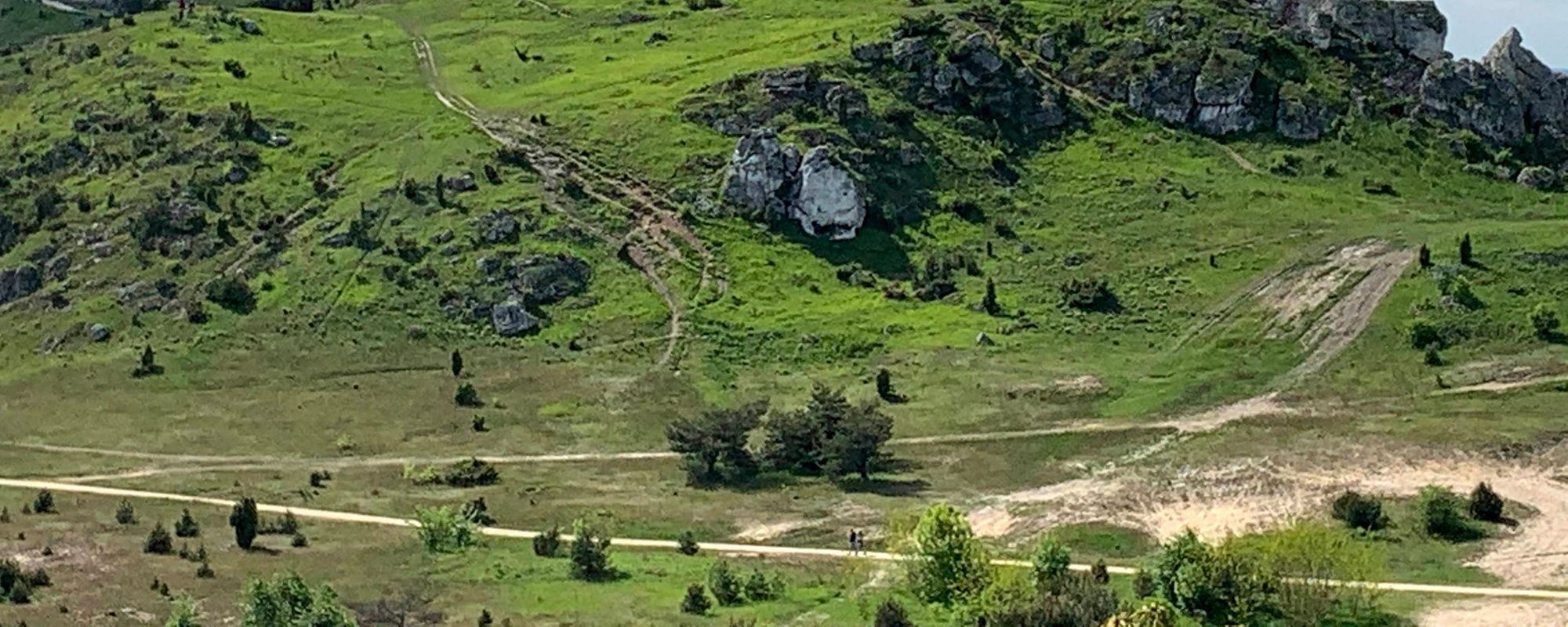 Miniaturowy Giewont w Olsztynie. Wapienne ostańce, ruiny zamku i góry, które nie są Górami.
