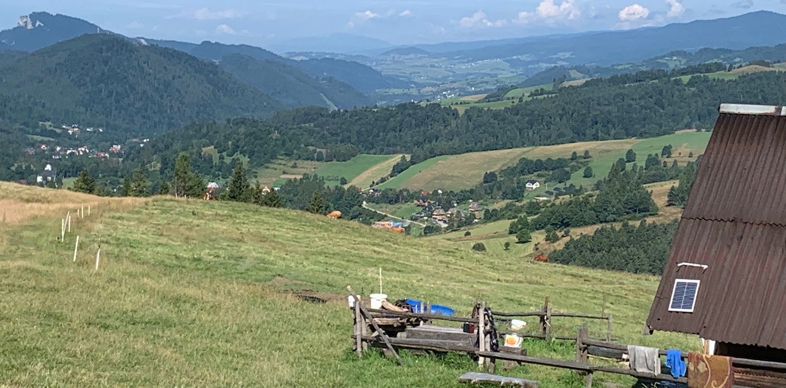 Dobrze nie być w Tatrach. Trzy grzbiety pasma Radziejowej w słońcu i w deszczu.