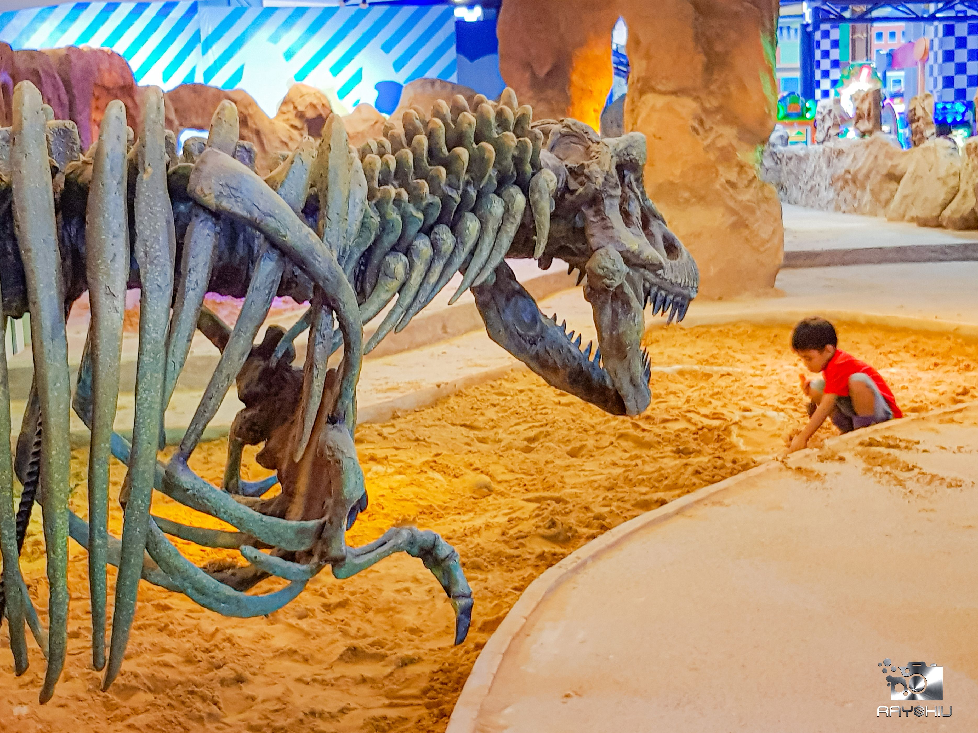 Seacon Square's kiddie amusement park, take one for the team and bring your kiddo's here!