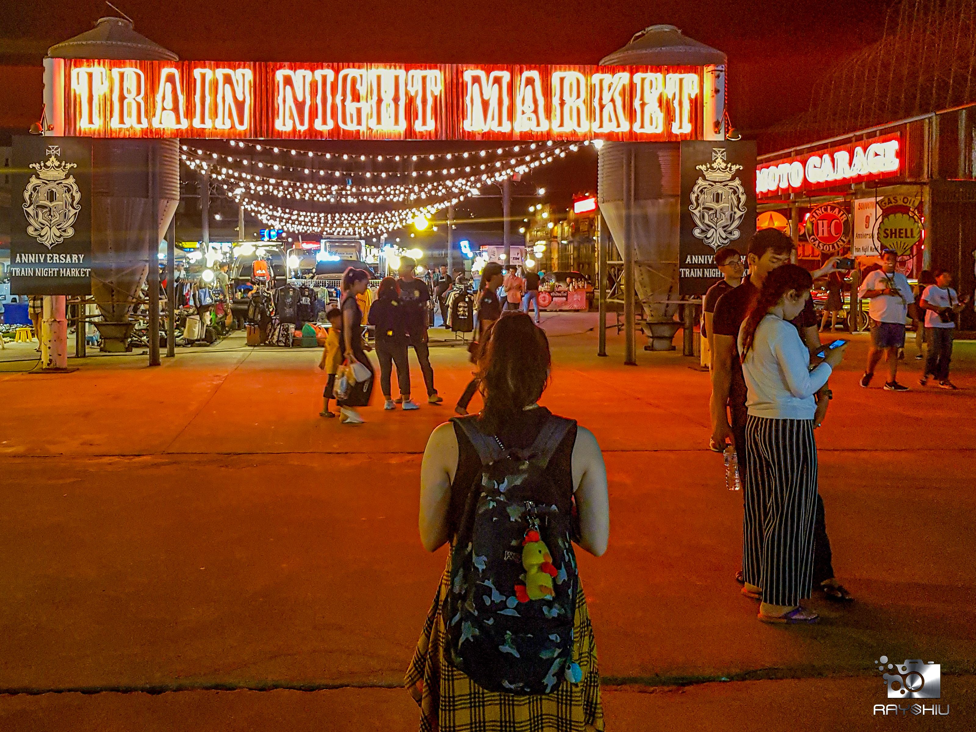 Getting to Talad Rod Fai Night Market in Bangkok, Thailand. Vintage stuff galore!