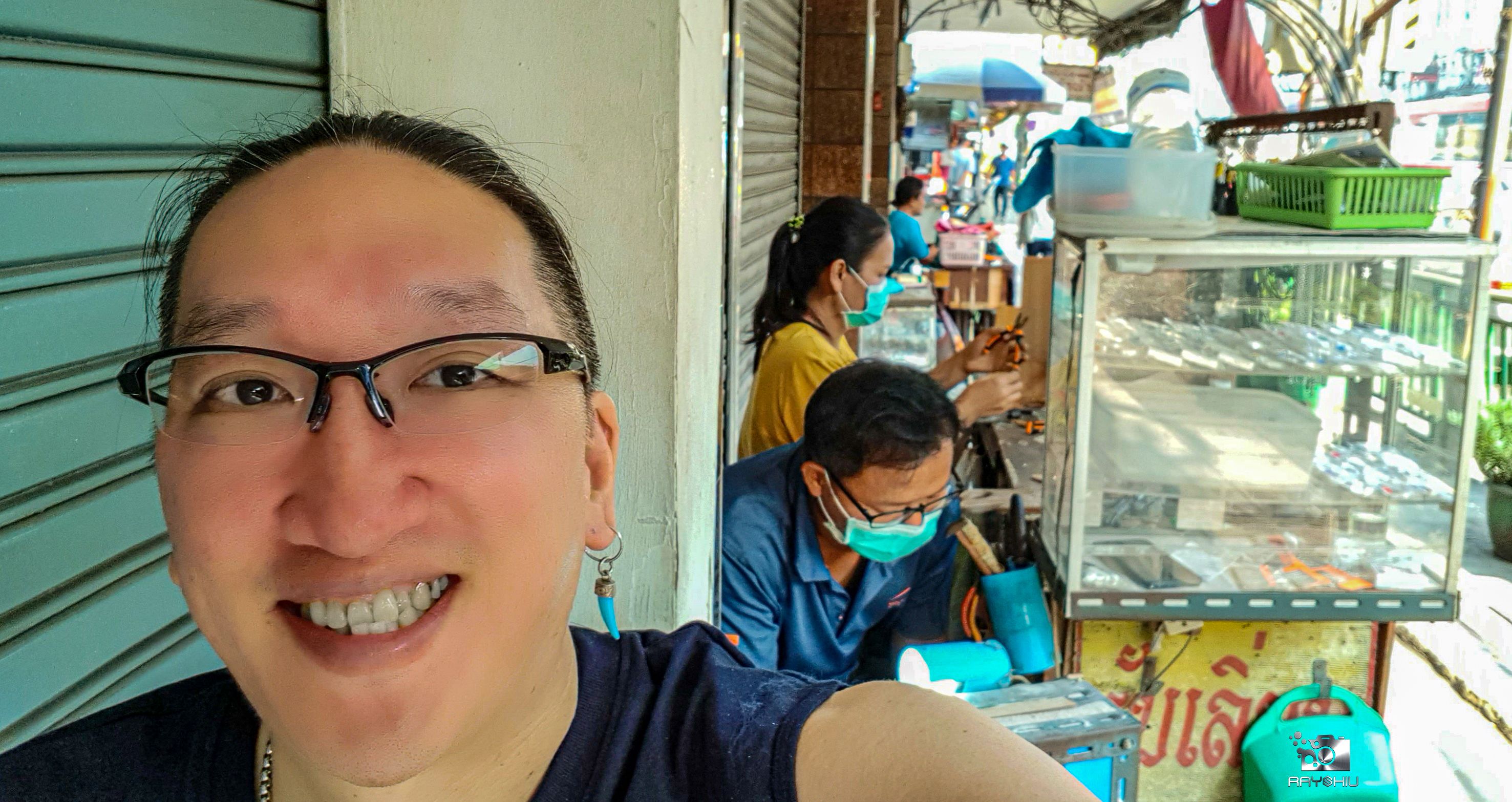Plastic casing service for amulets in Bangkok