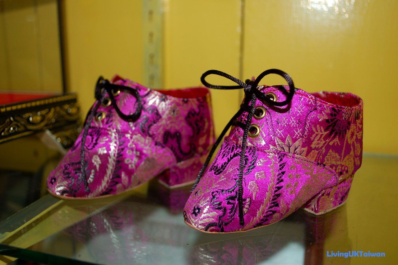Three Inch Lotus Feet 三寸金蓮