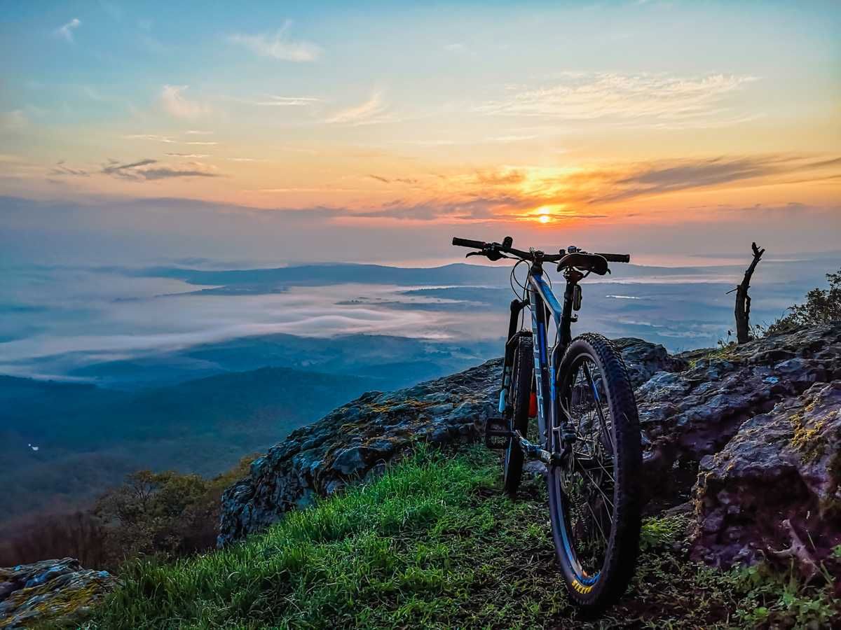 Autumn sunrise from Bakarlaka 🌞🍁🚴‍♀️