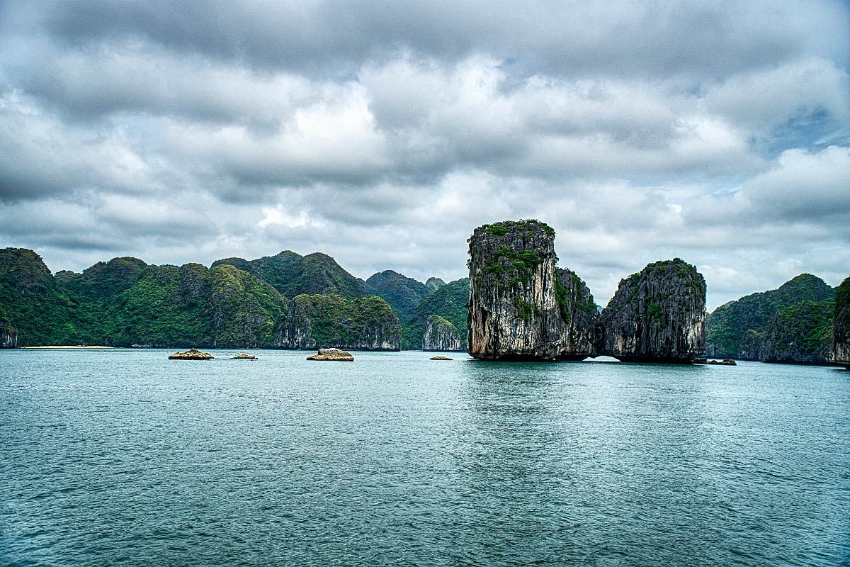 Ha Long Bay ship cruise