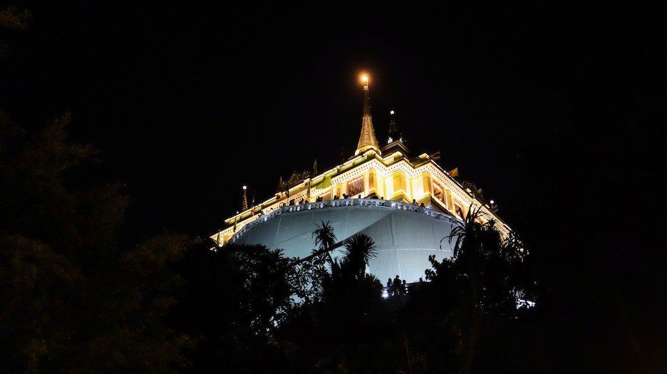 THE GOLDEN MOUNT on Loy Krathong Day
