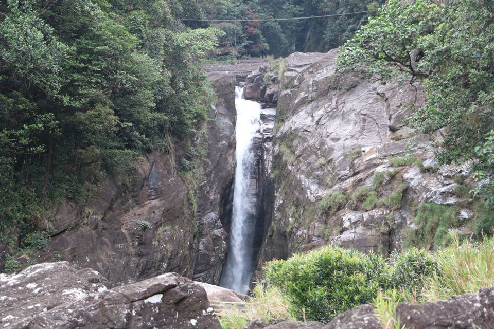 Warnagala Falls, which creates beautiful patterns in the Sri Pada site...