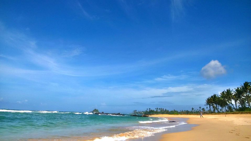 Midigama is the perfect place to enjoy the beauty of a free beach...