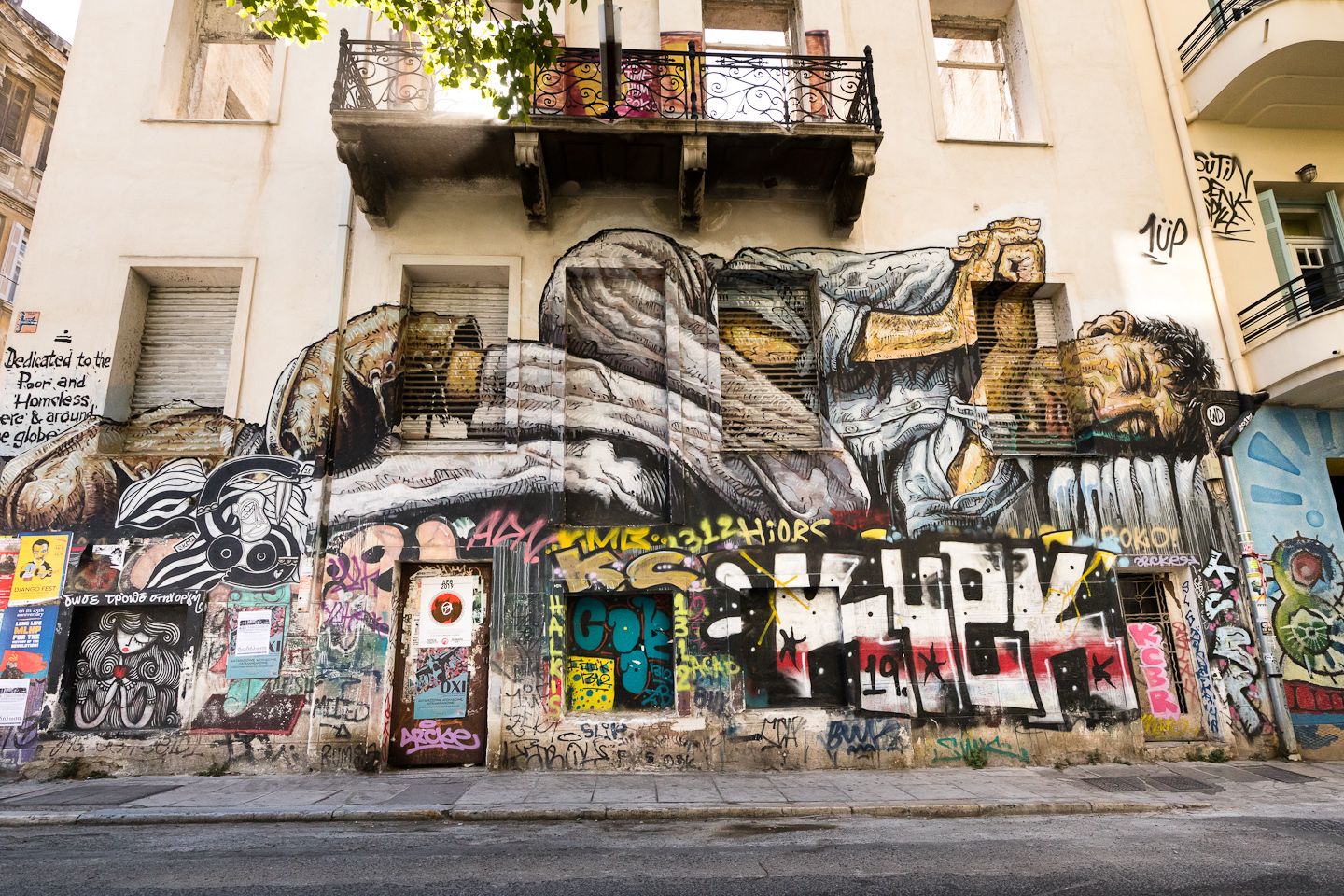 Walking in Athens (a 35 pictures story)