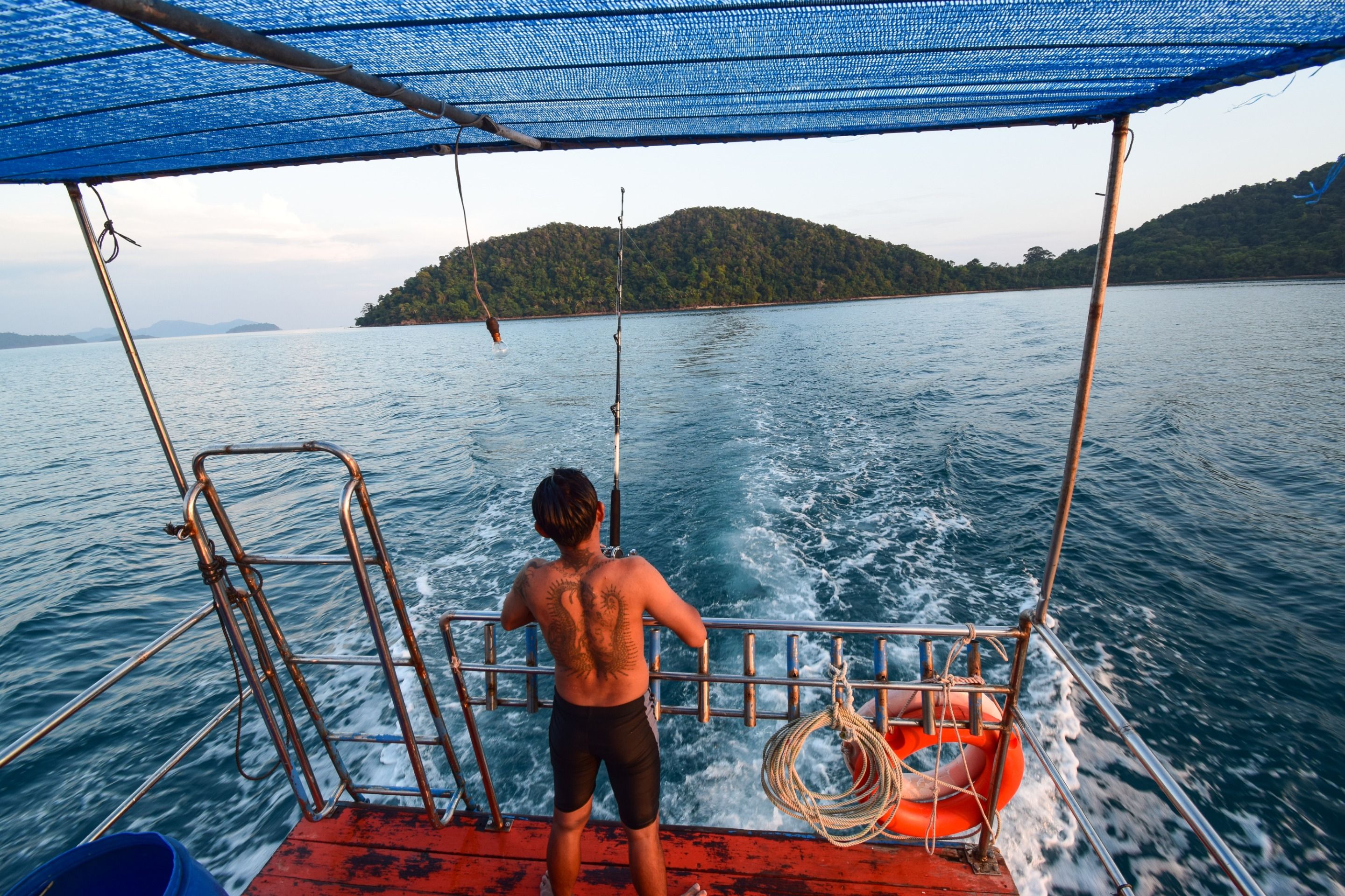 Eating Freshly Caught Fish in Koh Chang, Thailand - STEEMFest 4 - Boat Trip Sponsored by @threespeak