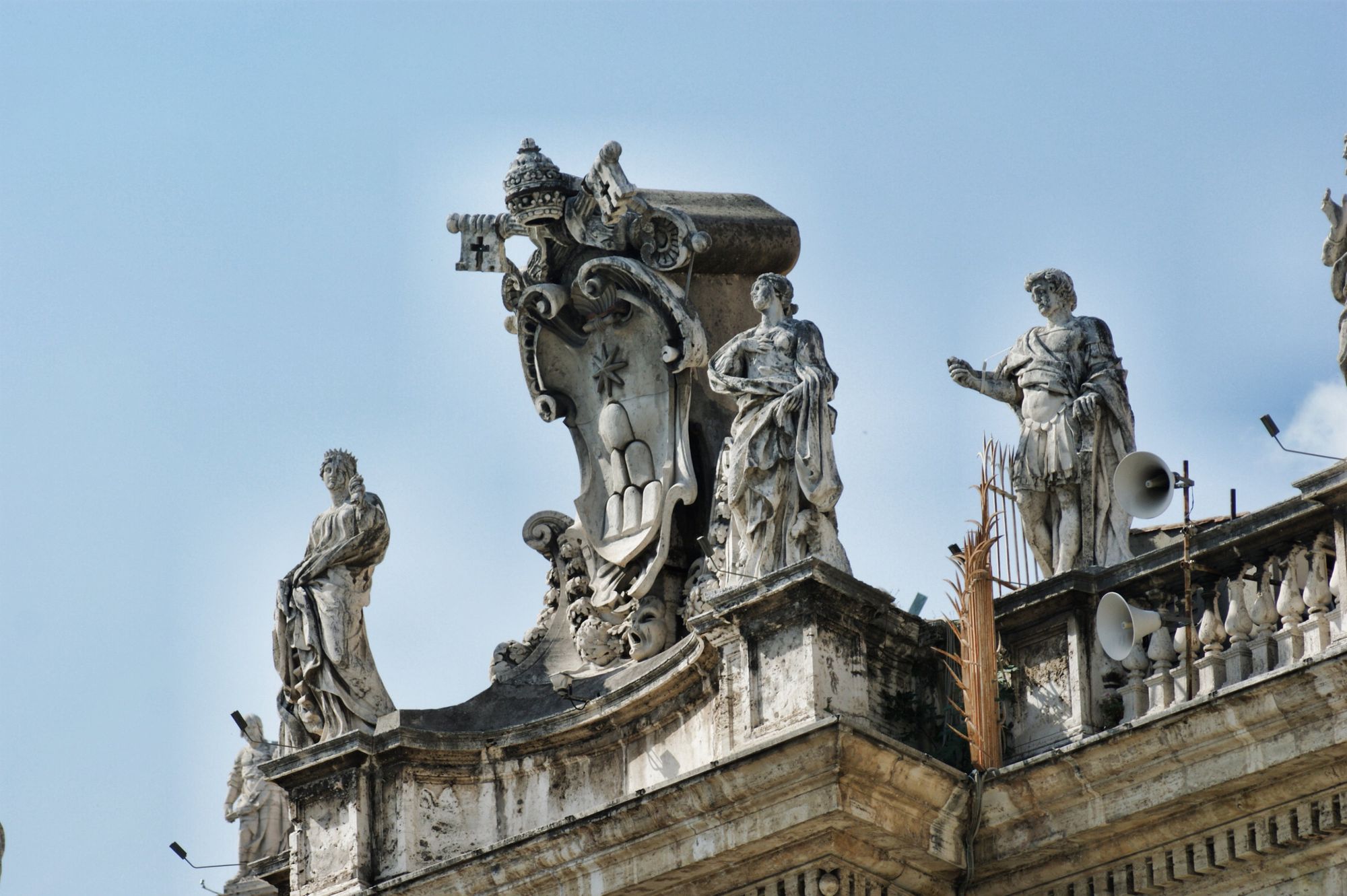 Rzymskie posągi od Piazza San Pietro do Piazza Navona