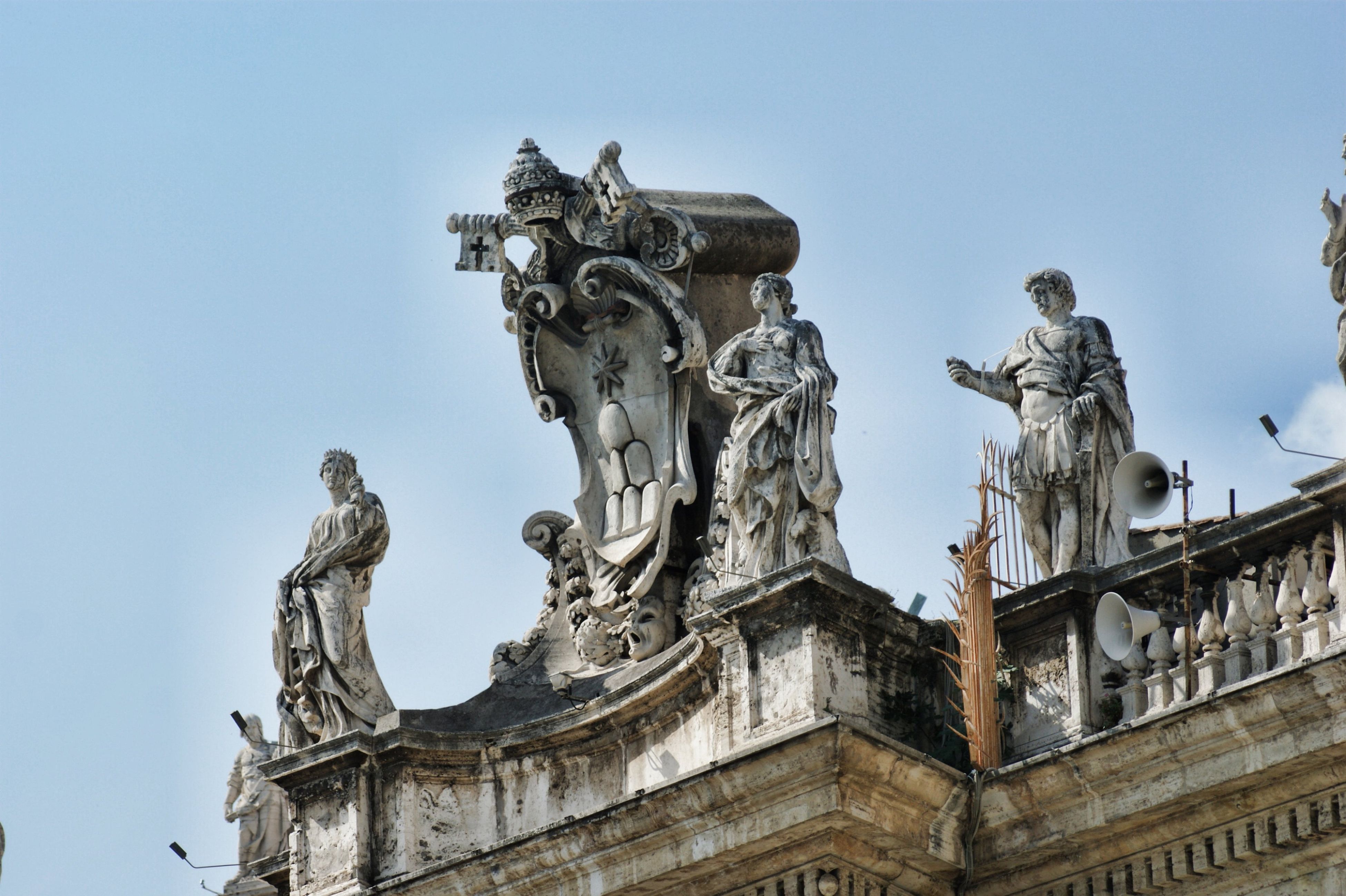 Rzymskie posągi od Piazza San Pietro do Piazza Navona