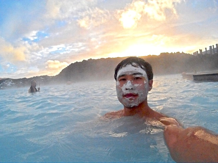[Iceland Winter #8] A story of wearing a gown some wore in the spa, blue Lagoon.