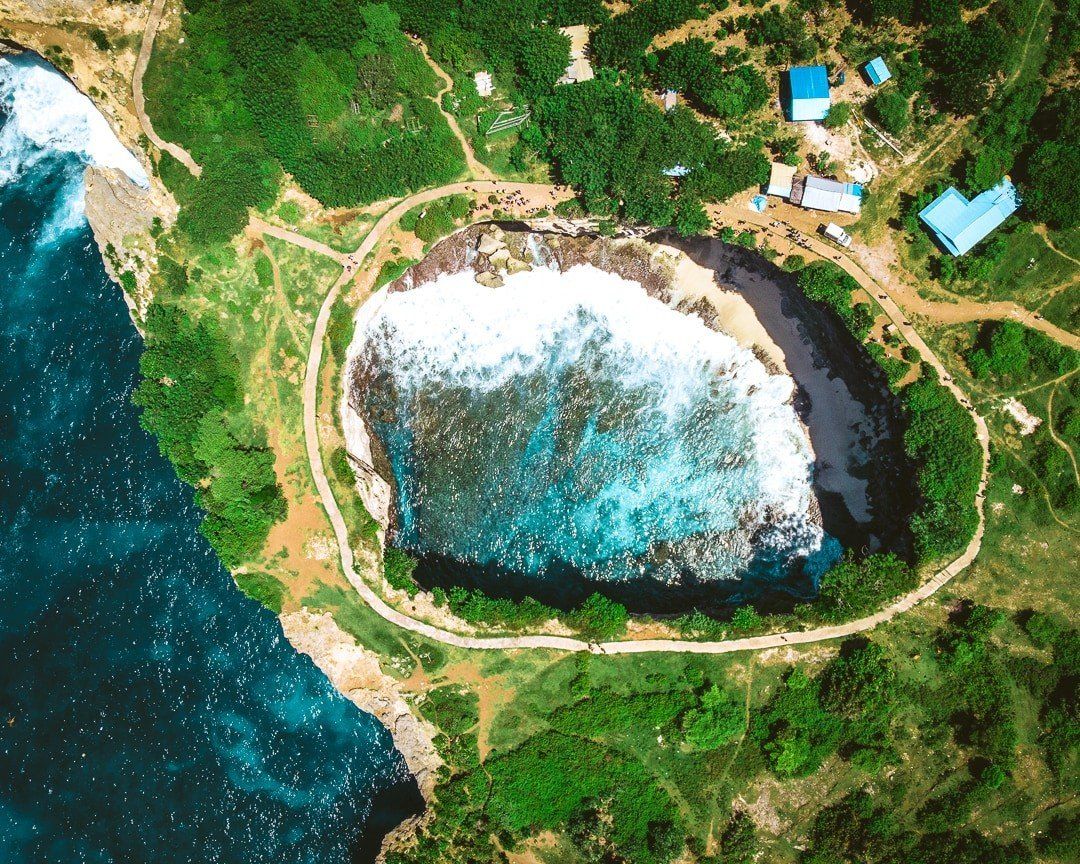 A hole in the ground or an amazing beach? Broken Beach - Nusa Penida, Indonesia