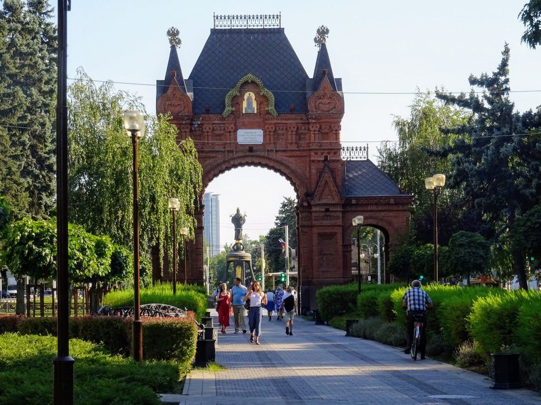 📷 "King's gate" and the most romantic fountain in Krasnodar