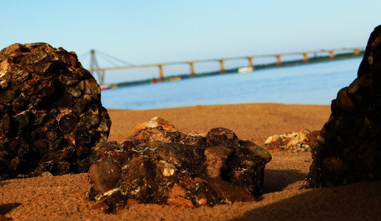 A postcard taken from the riverbed [Esp/Eng].