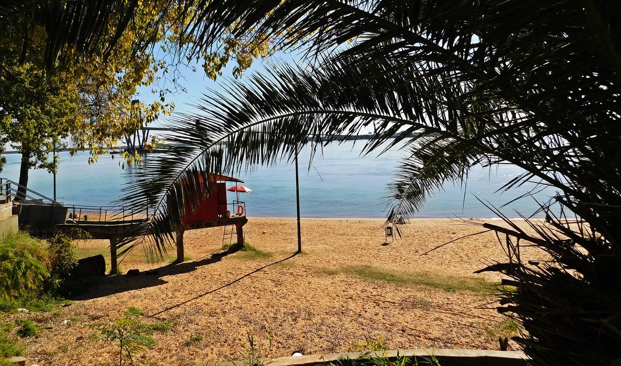 When I think about summer I remember a beach from my adolescence [Esp/Eng]
