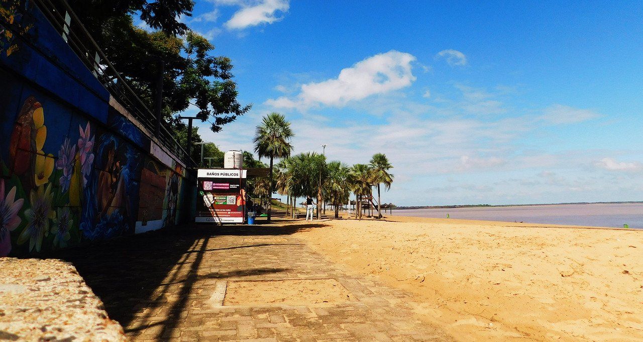 a ¨WednesdayWalk¨ that started at the hospital and ended at the beach (Es-Eng)