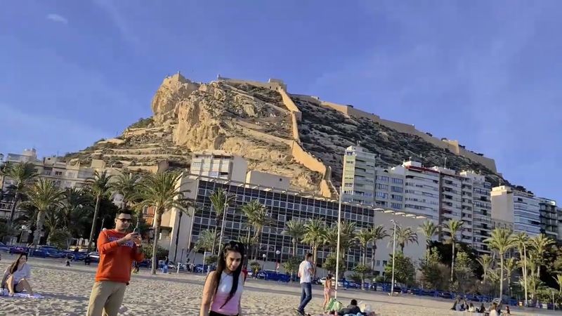 Views of the castle of Santa Barbara from Postiguet beach 🌊🏫