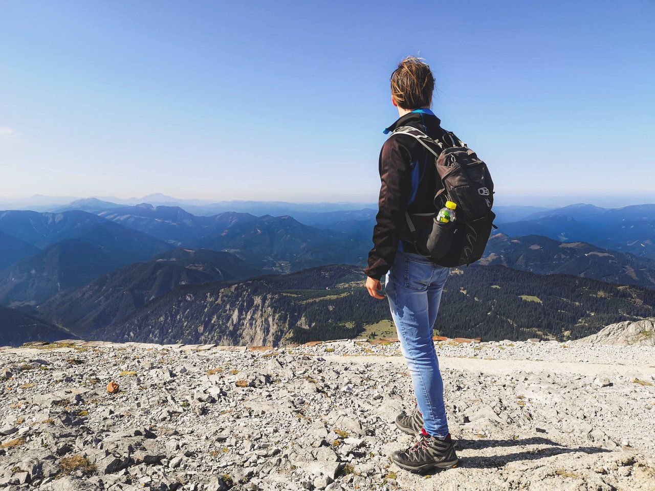 No matter how many times I visit the Alps, it always capture me as if I see them for the first time. Photo by Alis Monte [CC BY-SA 4.0], via Connecting the Dots