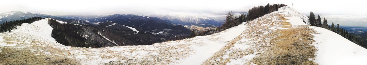 Zauberberg Semmering cable car is a good kickstart to hiking in both winter & summer. Photo by Alis Monte [CC BY-SA 4.0], via Connecting the Dots