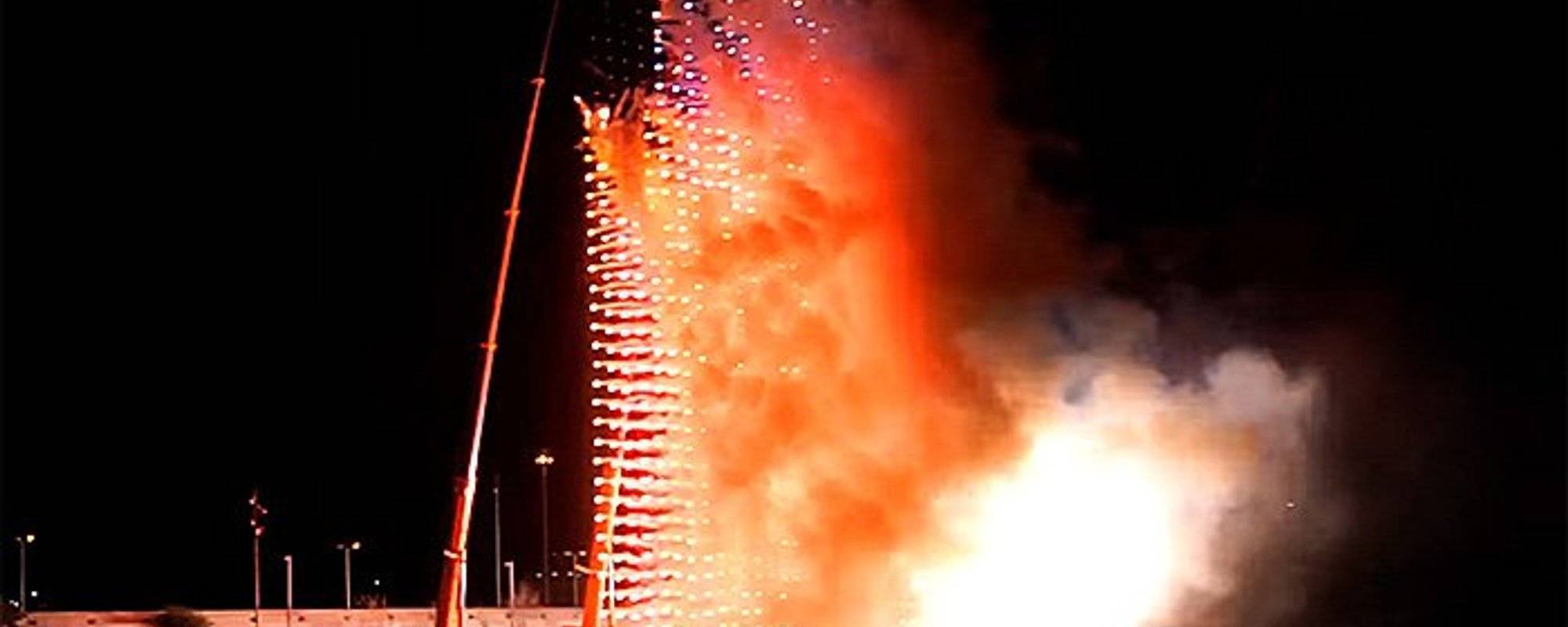 Double Vertical Mascleta - First Fireworks Of Fallas 2018