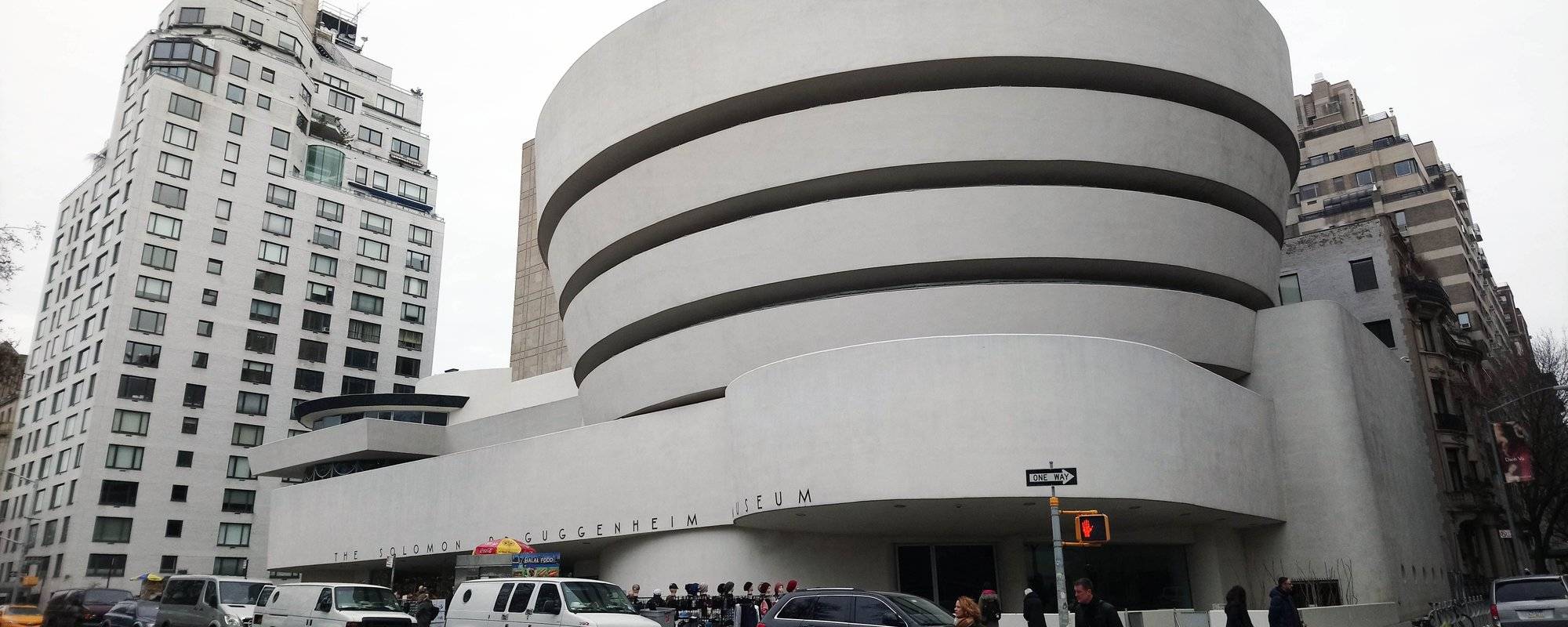 Guggenheim Museum - Museum itself is already an art. 紐約古根漢藝術館 – 藝術館本身已經是一件藝術