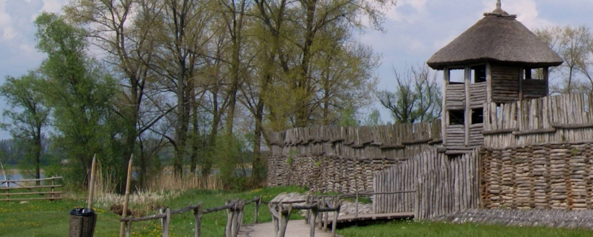 Biskupin : Fortified Iron Age Settlement / Befestigte Siedlung aus der Eisenzeit