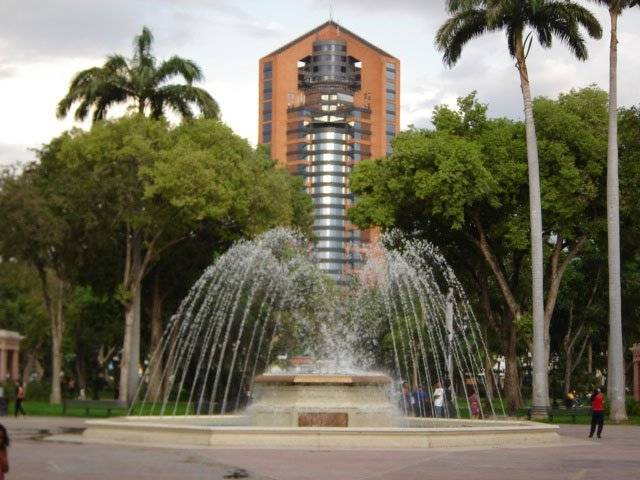 Plaza-Bolivar-Maracay-2-10.jpg