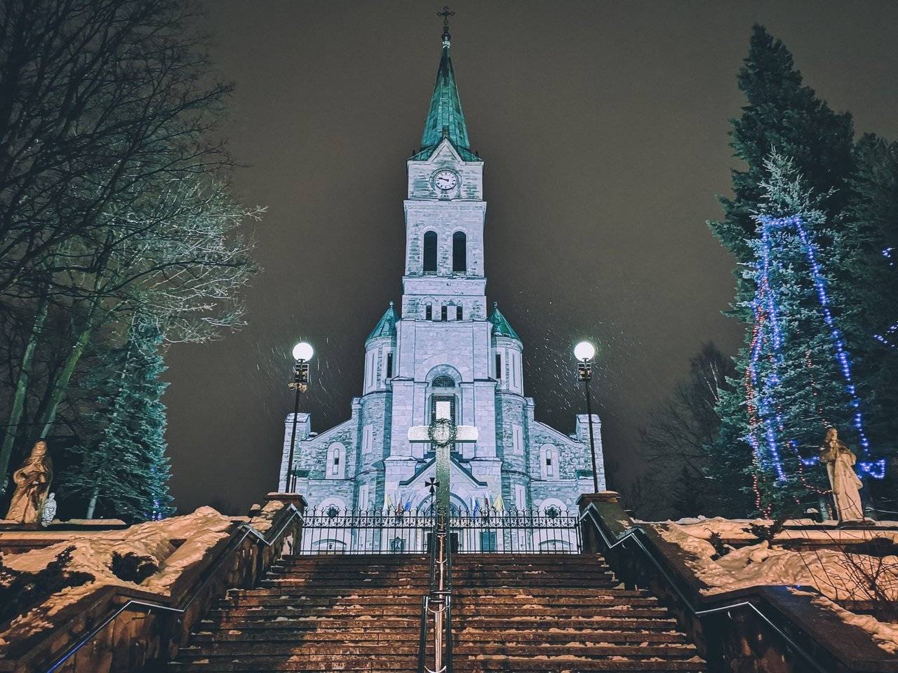   Sanktuarium Najświętszej Rodziny church in Zakopane. Photo by Alis Monte [CC BY-SA 4.0], via Connecting the Dots