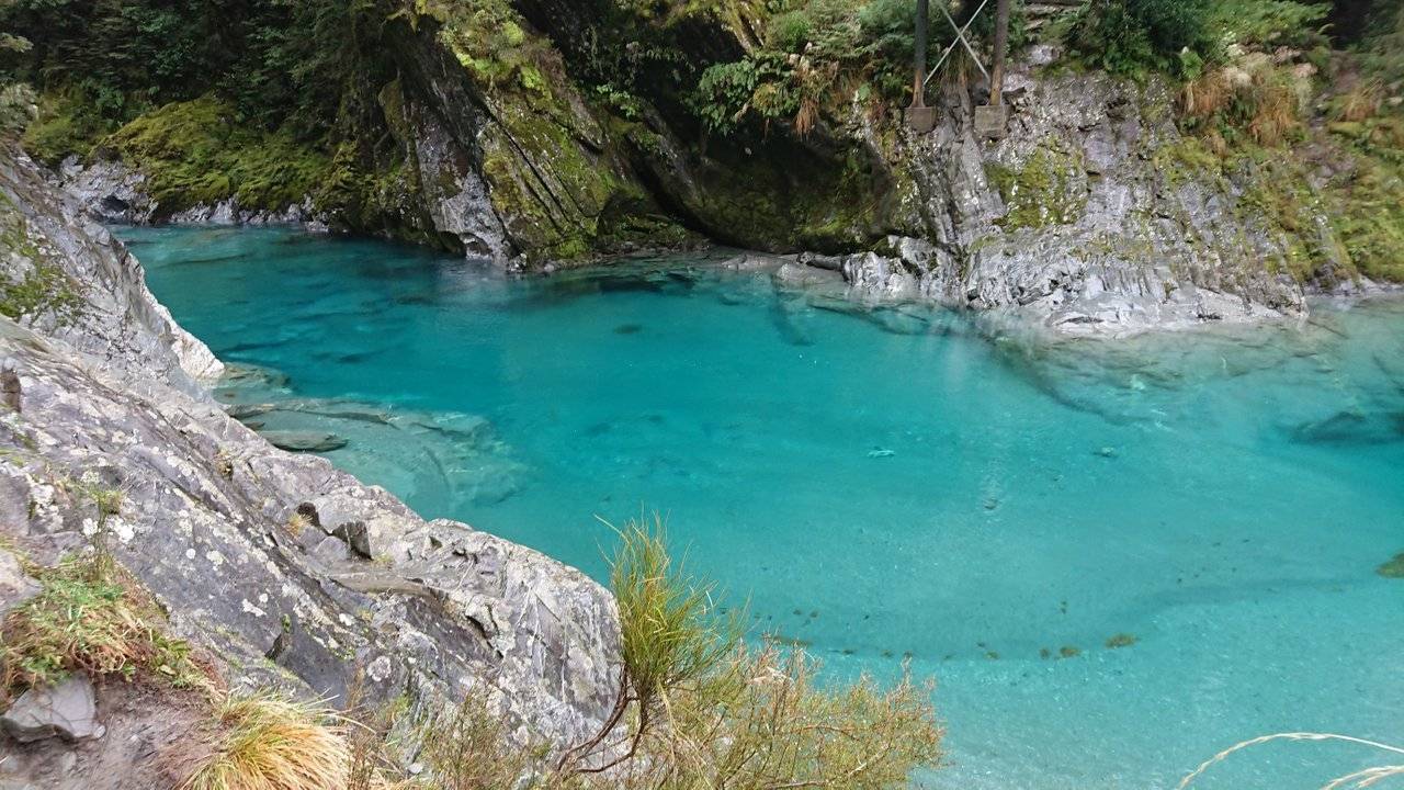 A closer look at the beautiful blue pools before getting back on the road