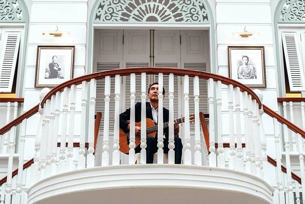 Guitarist on the balcony