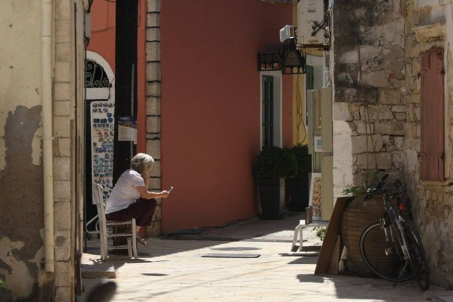 Corfu_Street_ph118_s.jpg