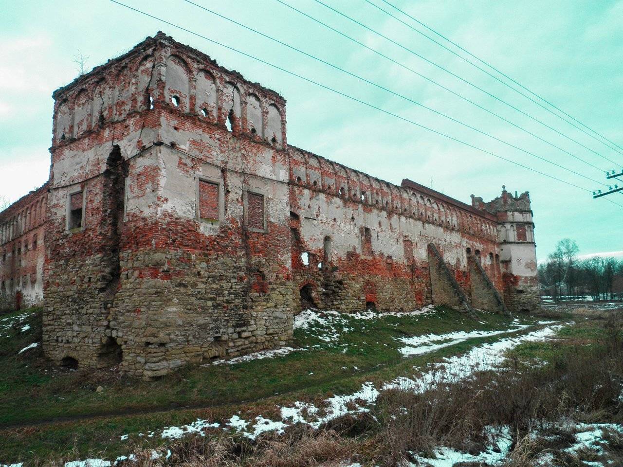 Defensive castle tower on the side of the railway
