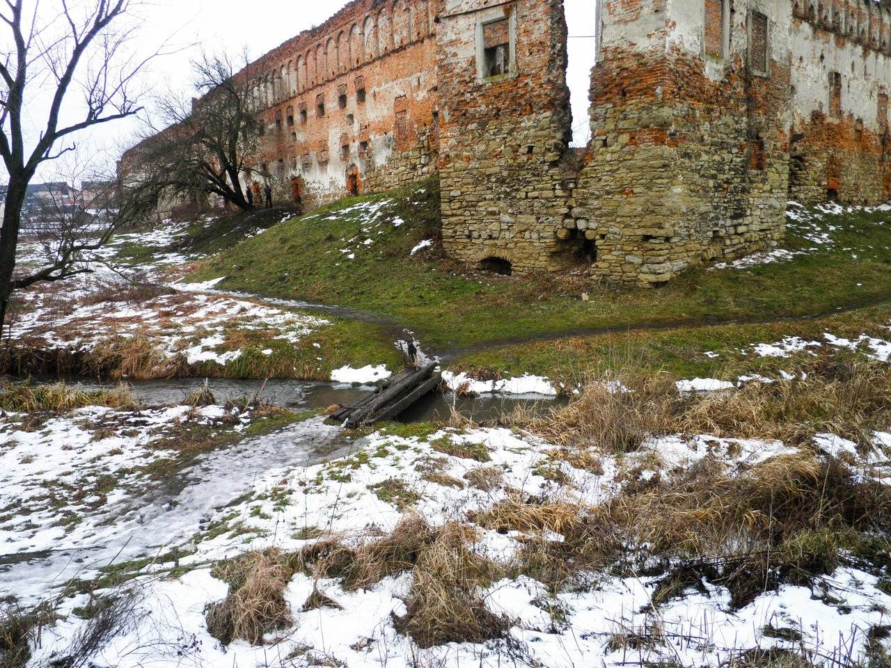 The walls of the castle are badly destroyed