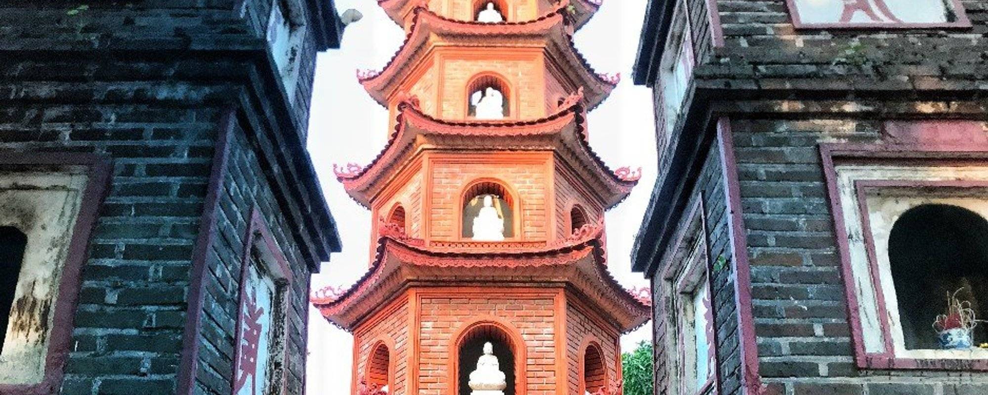 A Photography Tip I Learned At Tran Quoc Pagoda in Hanoi 