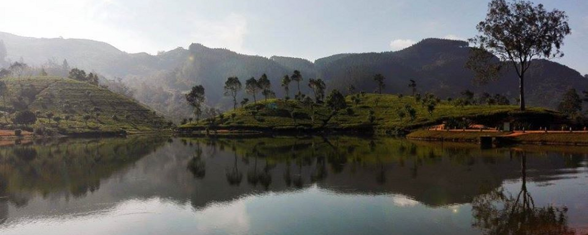 Sembuwatte Lake is situated in a beautiful green mountains with a thick pine forest, reflecting the superb environment.