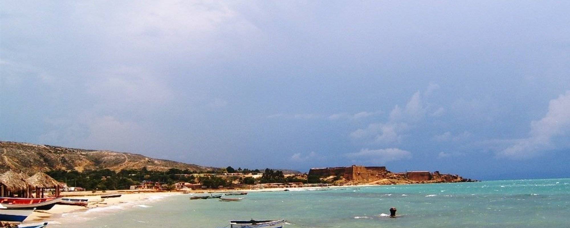 Araya: beach tourism and salt history