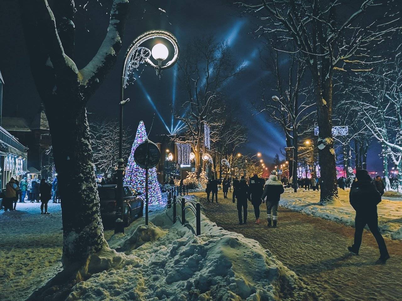   New Year’s Eve in Zakopane. Photo by Alis Monte [CC BY-SA 4.0], via Connecting the Dots