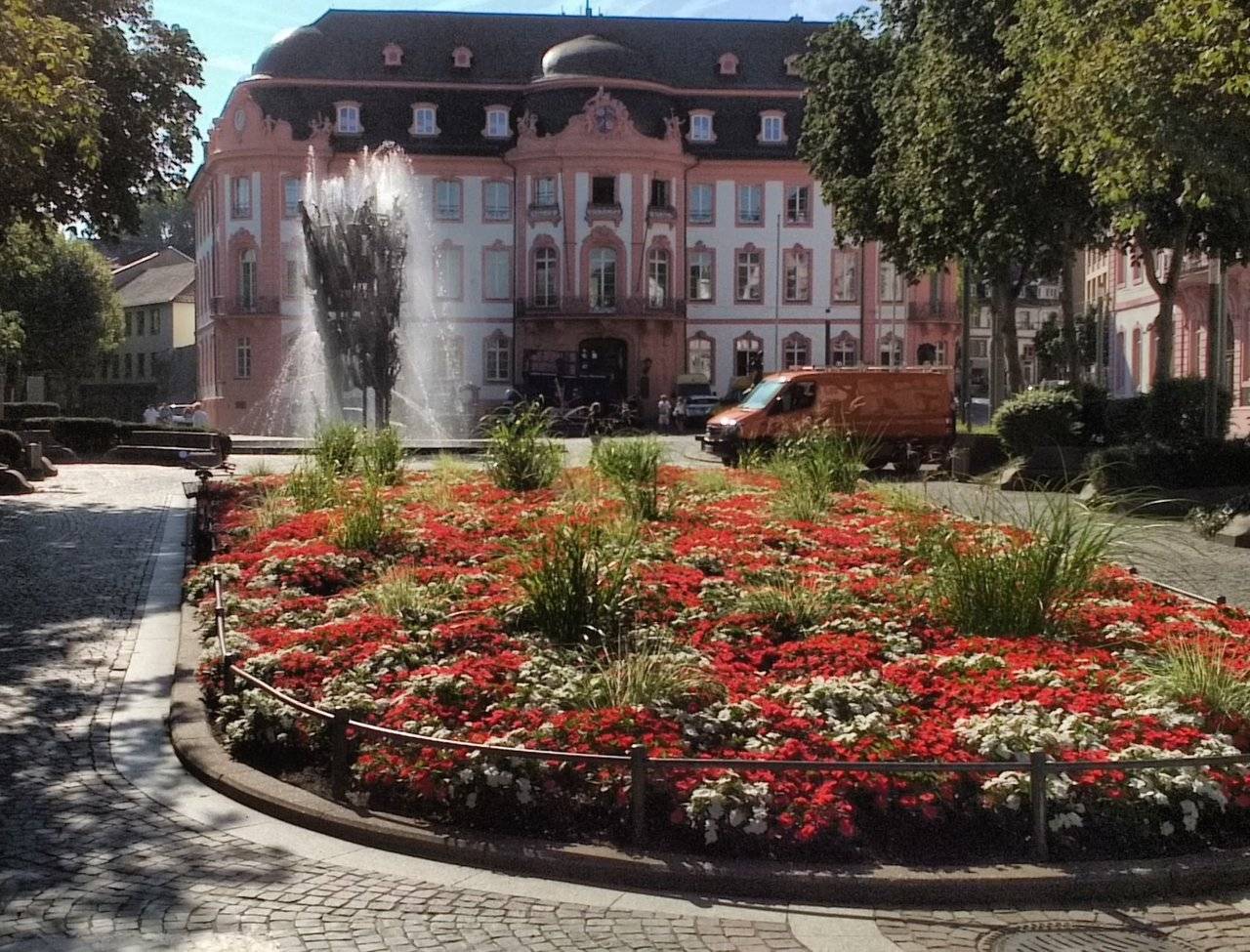 Osteiner Hof (Courtyard) with Fastnacht fountain and garden in foreground