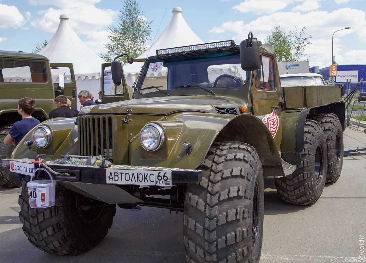 Jekaterinburg ”Ural Motor Show” Teil eins | Екатеринбург ”Урал Мотор Шоу”  Часть первая - TravelFeed