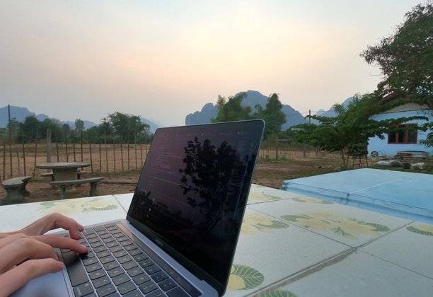 How to Become a Digital Nomad in 2023 | 10 Things to Do Before You Quit Your 9 to 5 Job
