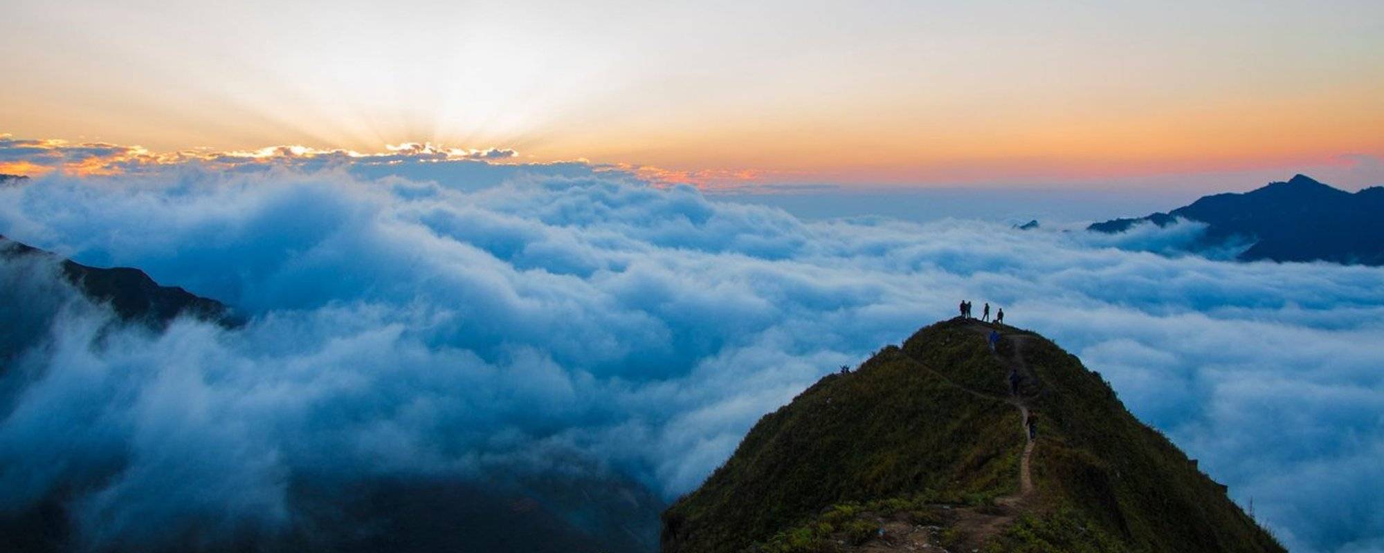 Cloud hunting journey on the top of Ta Xua mountain