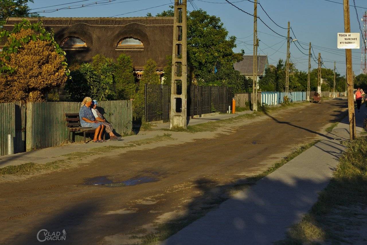 old ladies sitting on a bench in sfantu gheorghe romania