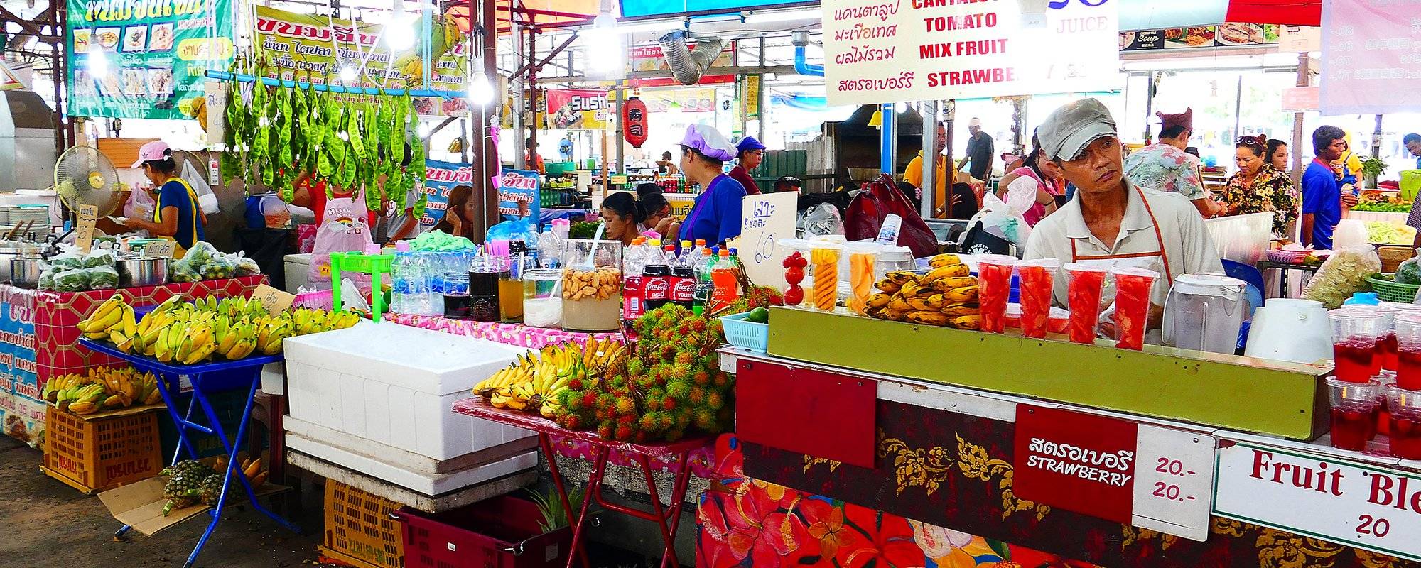 😮 Check out the LARGEST night market in Phuket!